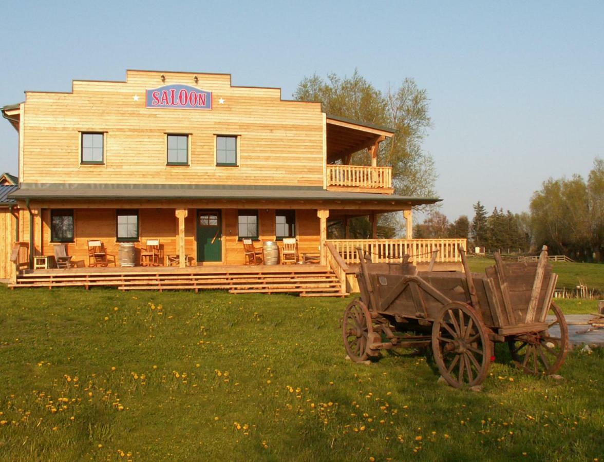 Horse Lake Ranch Neuendorf  Eksteriør bilde