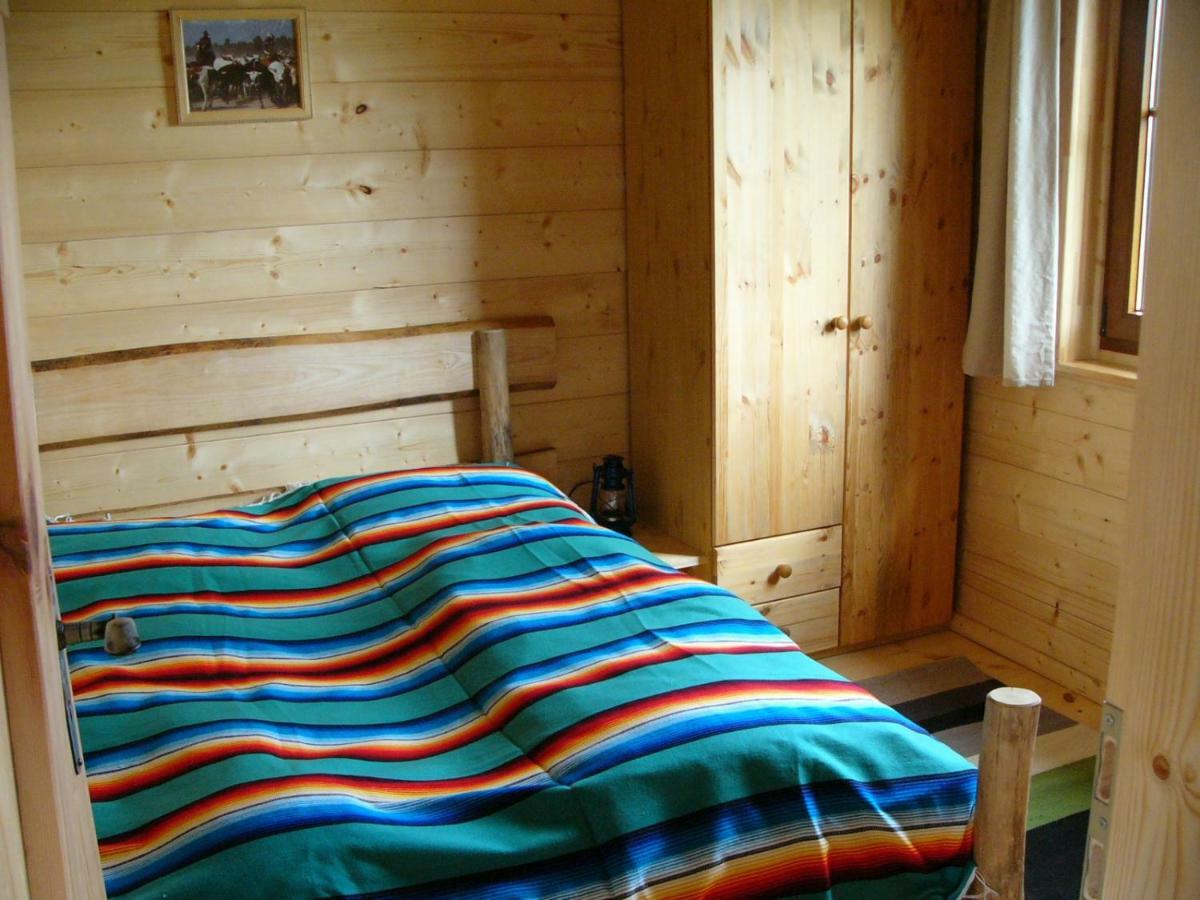 Horse Lake Ranch Neuendorf  Eksteriør bilde